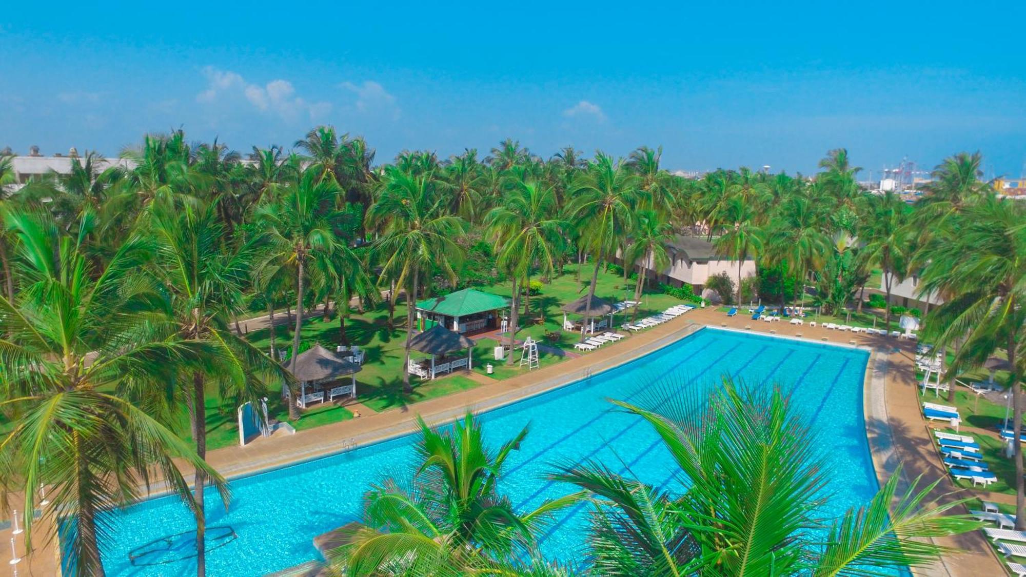 Hotel Sarakawa โลเม ภายนอก รูปภาพ