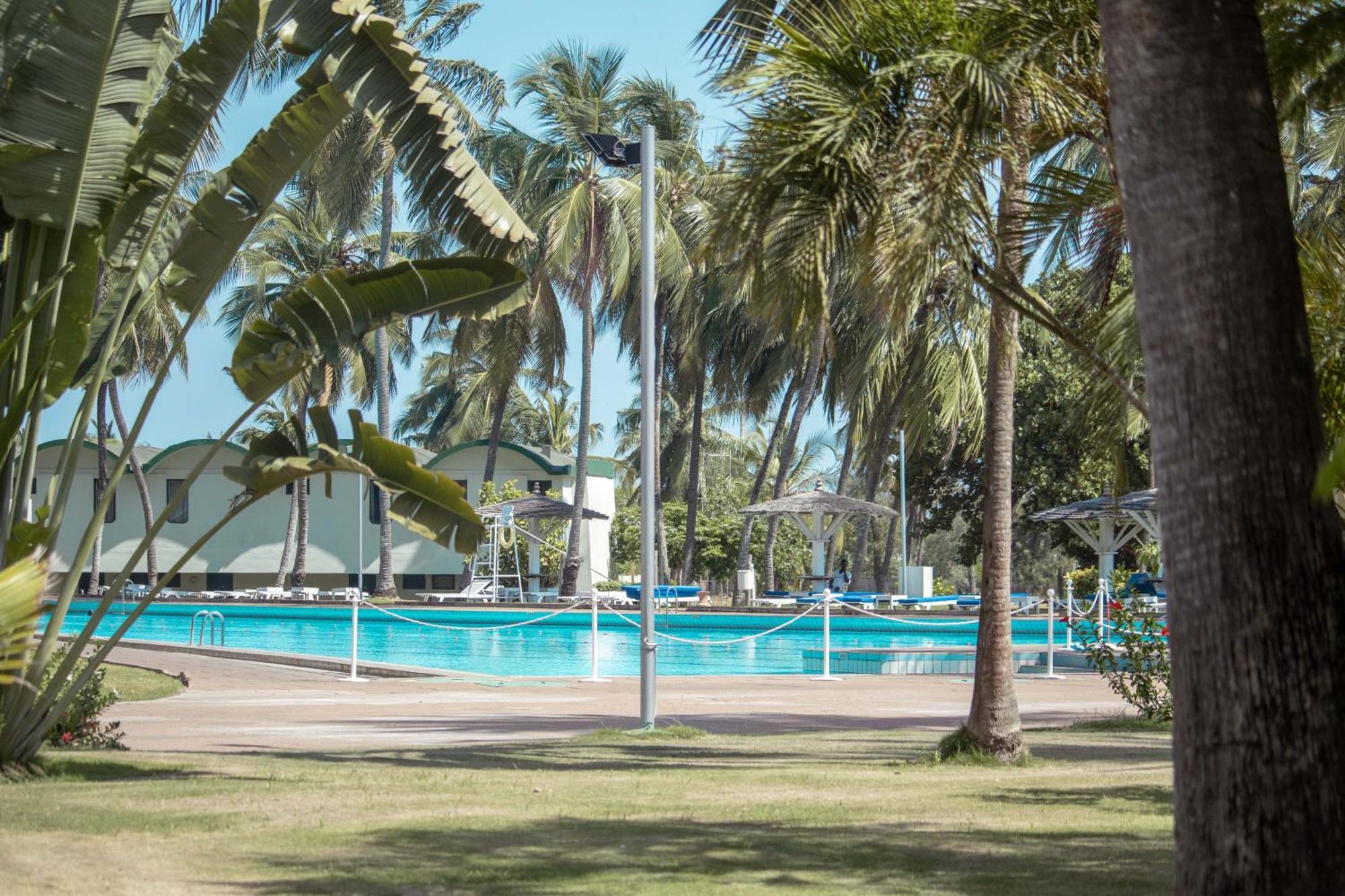 Hotel Sarakawa โลเม ภายนอก รูปภาพ