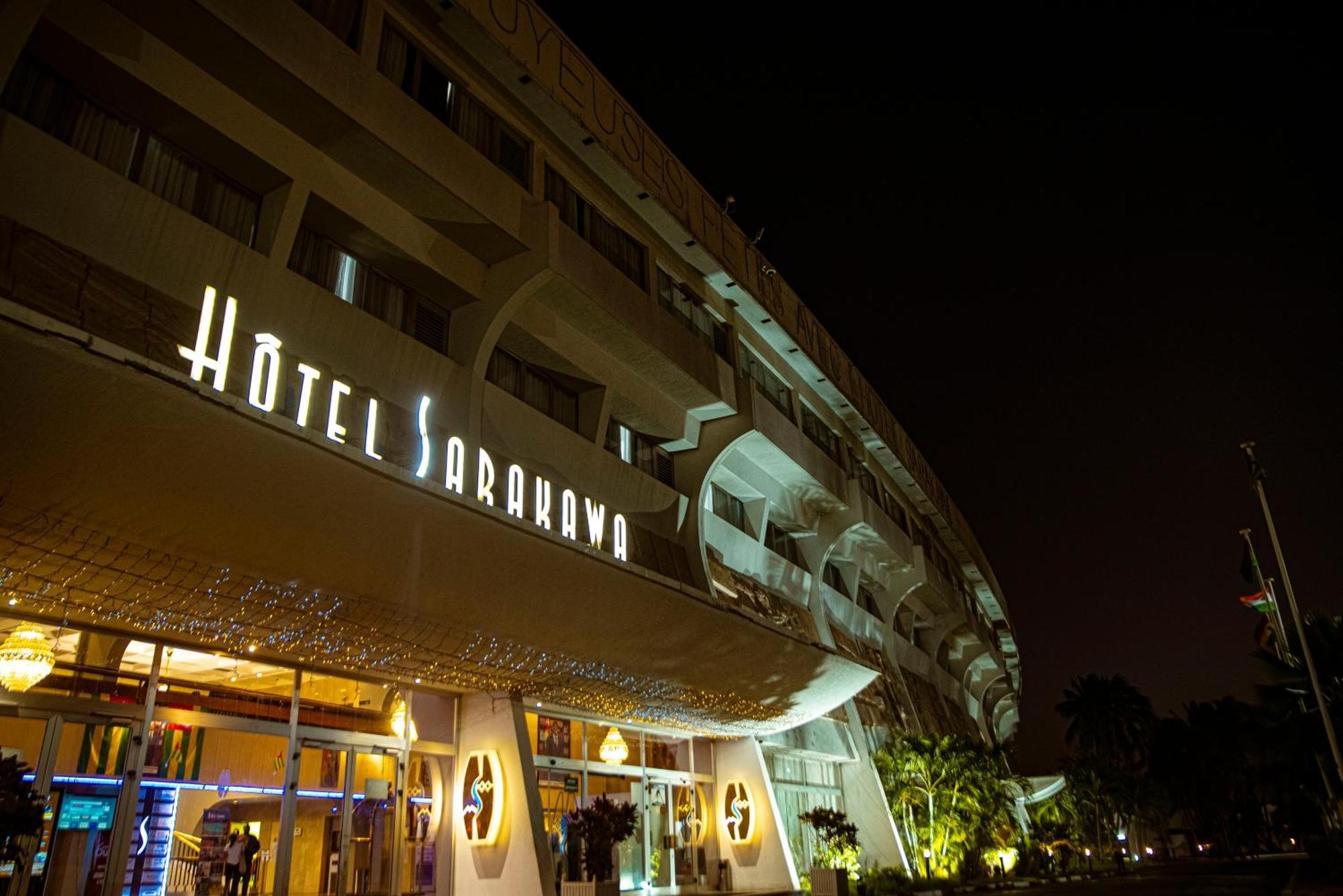 Hotel Sarakawa โลเม ภายนอก รูปภาพ