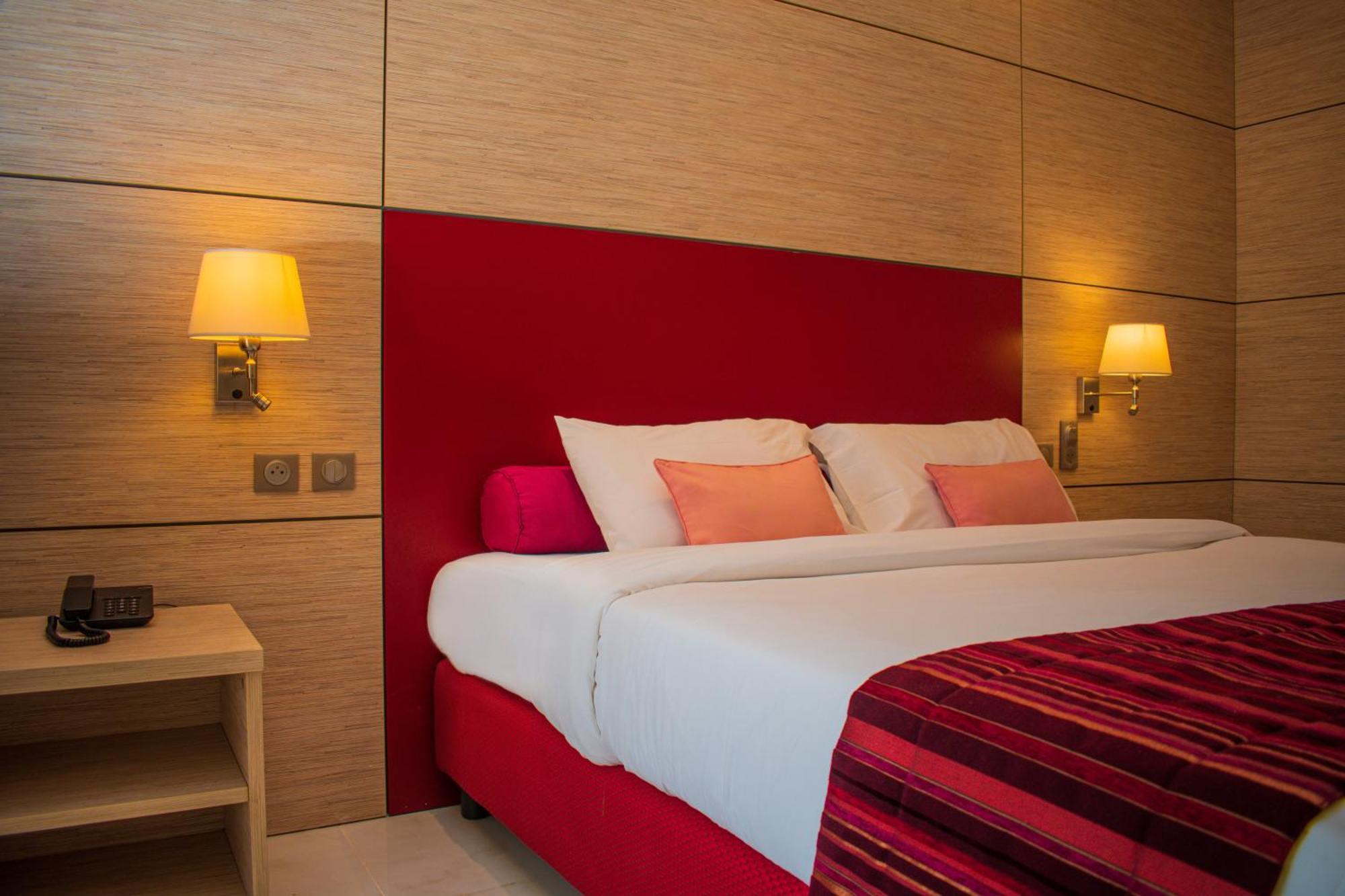 Hotel Sarakawa โลเม ภายนอก รูปภาพ