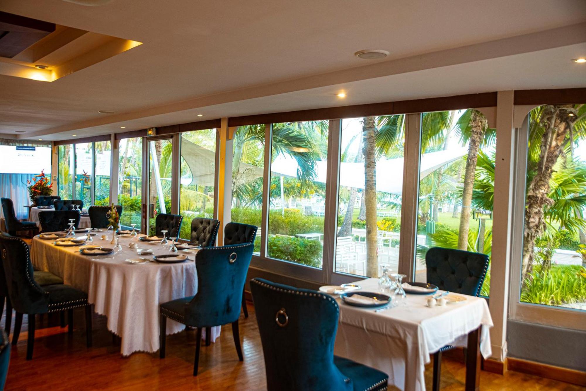 Hotel Sarakawa โลเม ภายนอก รูปภาพ