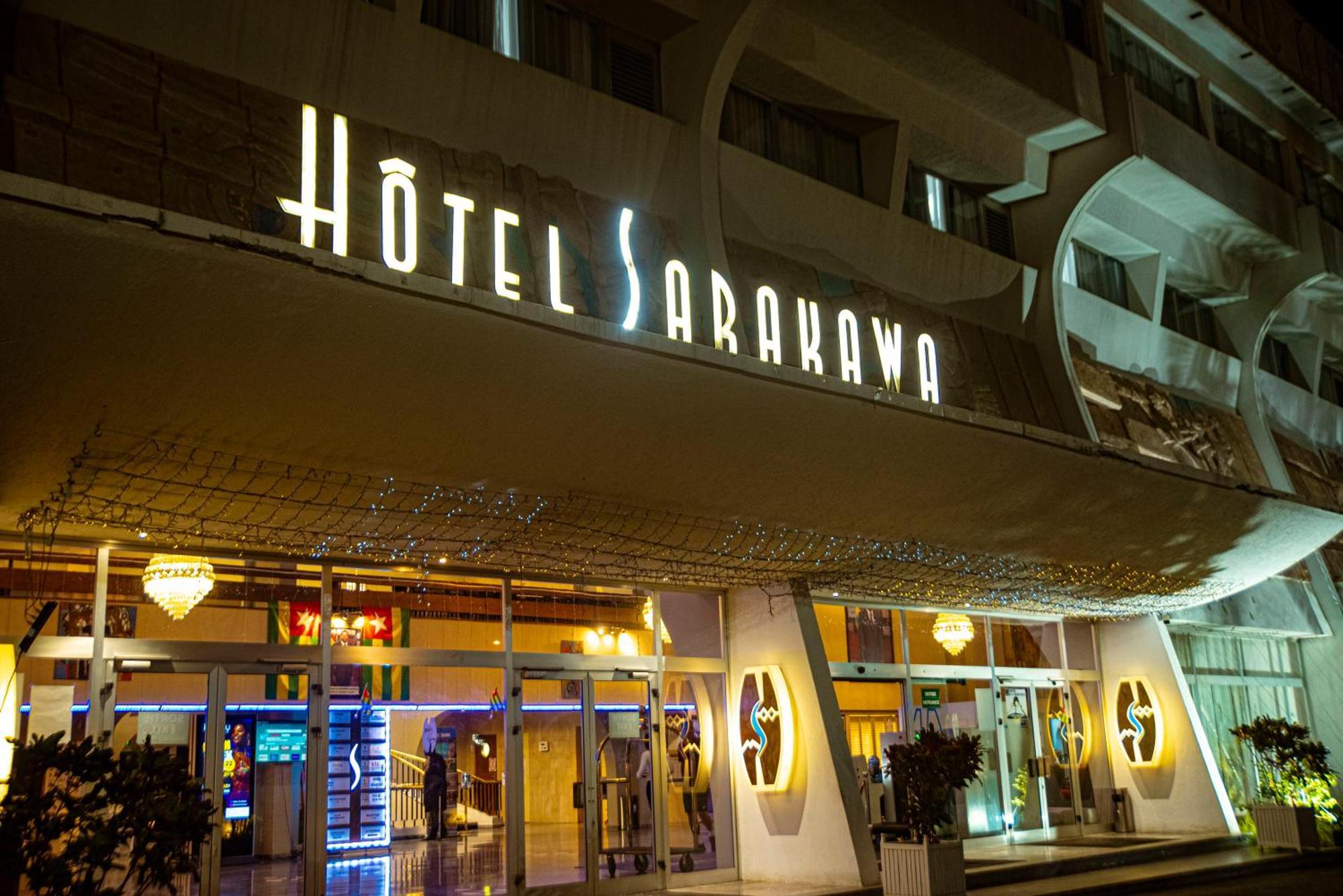 Hotel Sarakawa โลเม ภายนอก รูปภาพ