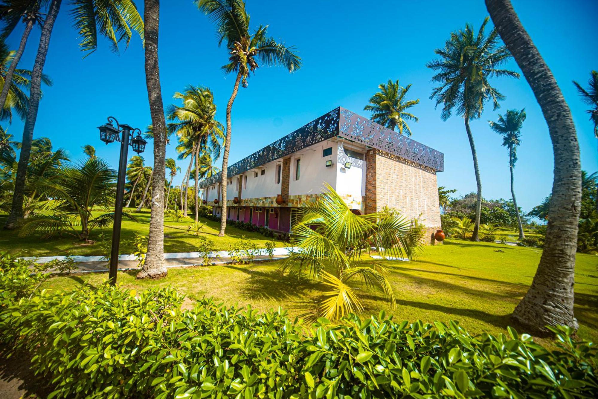 Hotel Sarakawa โลเม ภายนอก รูปภาพ
