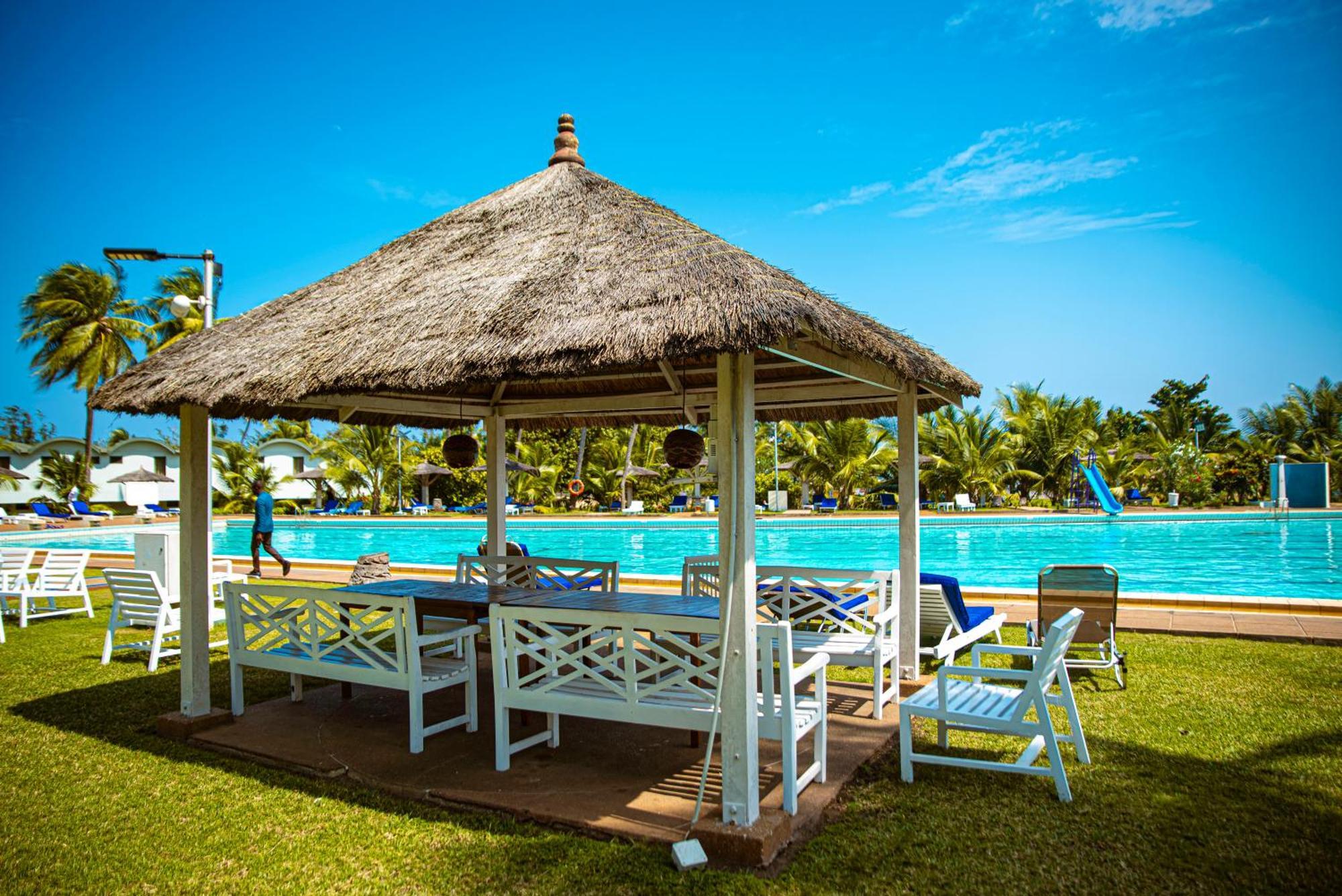 Hotel Sarakawa โลเม ภายนอก รูปภาพ