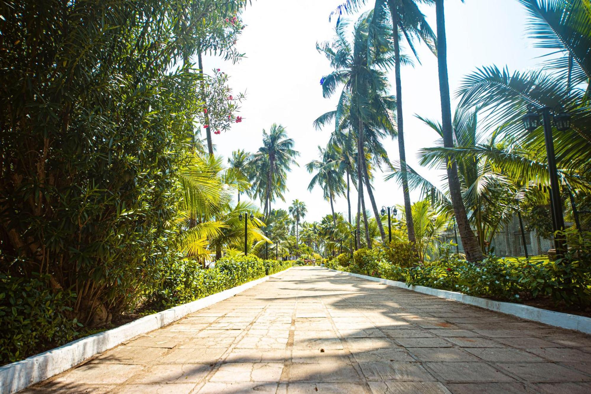 Hotel Sarakawa โลเม ภายนอก รูปภาพ
