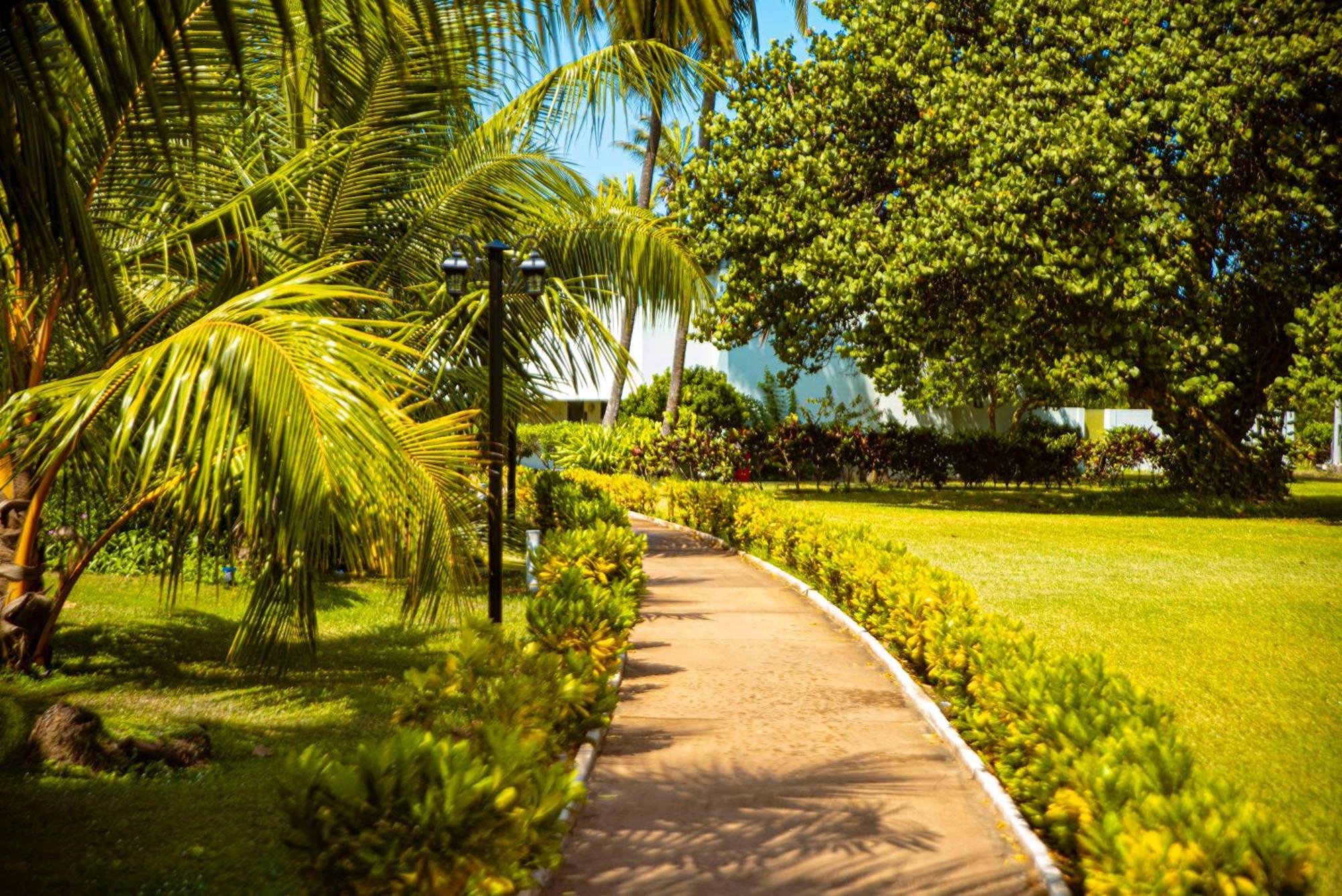 Hotel Sarakawa โลเม ภายนอก รูปภาพ