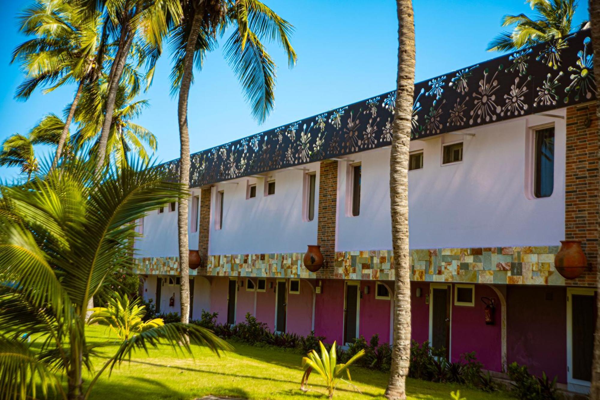 Hotel Sarakawa โลเม ภายนอก รูปภาพ