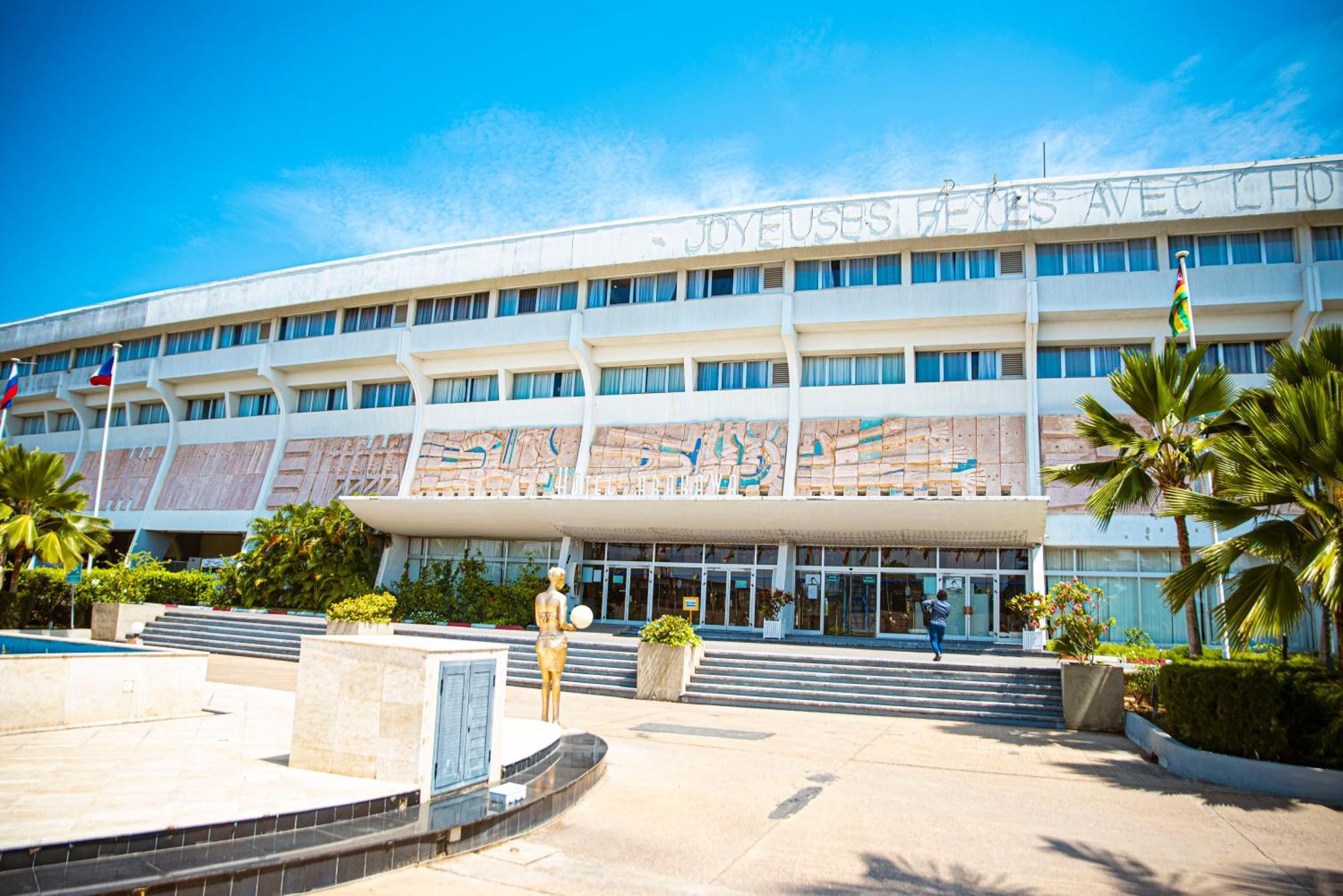 Hotel Sarakawa โลเม ภายนอก รูปภาพ