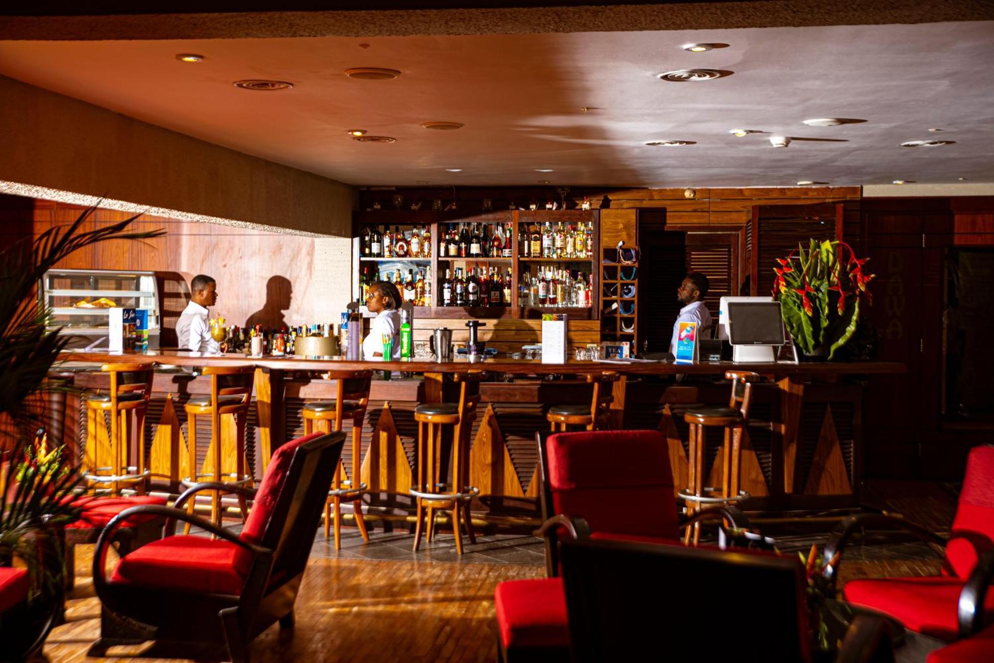 Hotel Sarakawa โลเม ภายนอก รูปภาพ