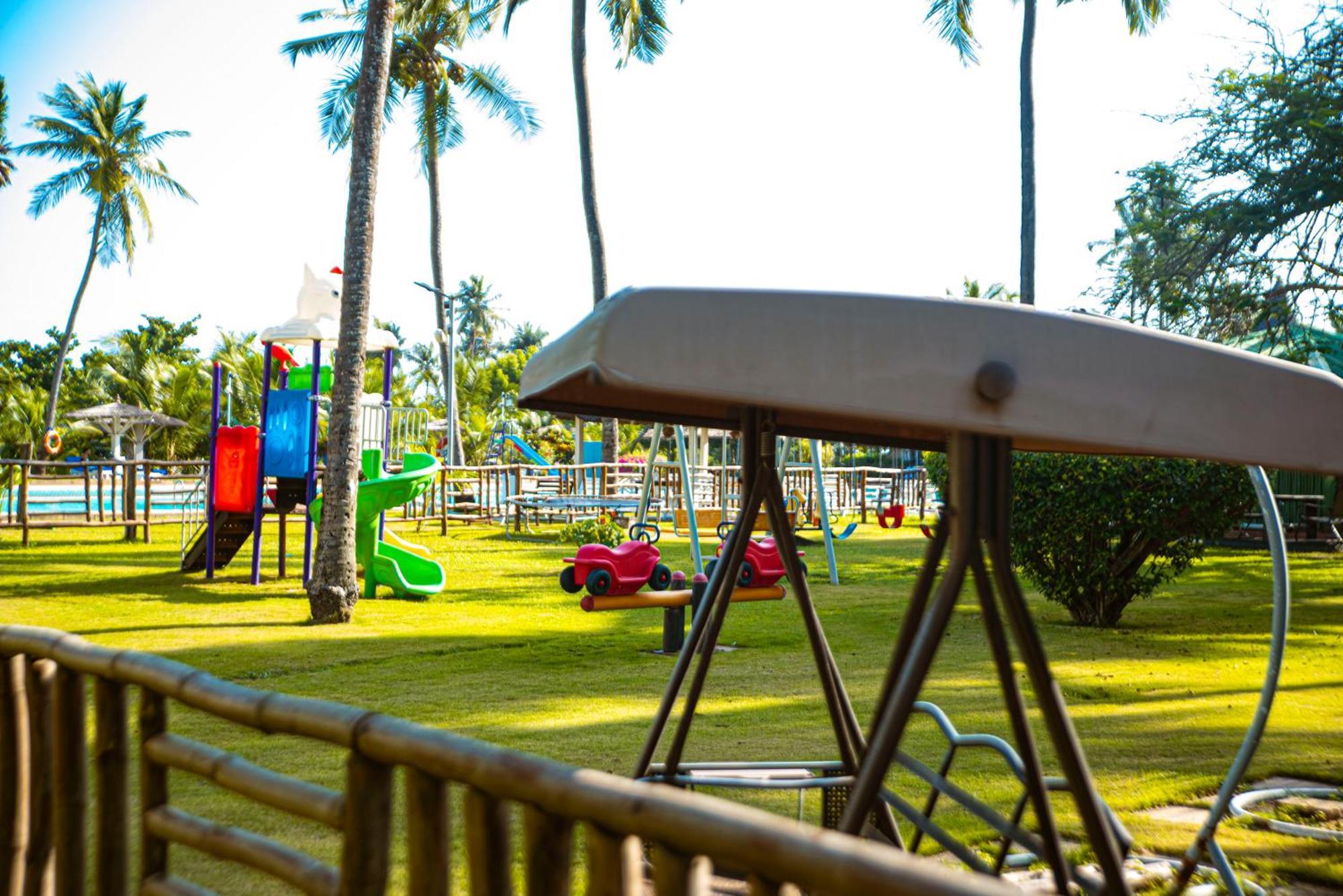 Hotel Sarakawa โลเม ภายนอก รูปภาพ