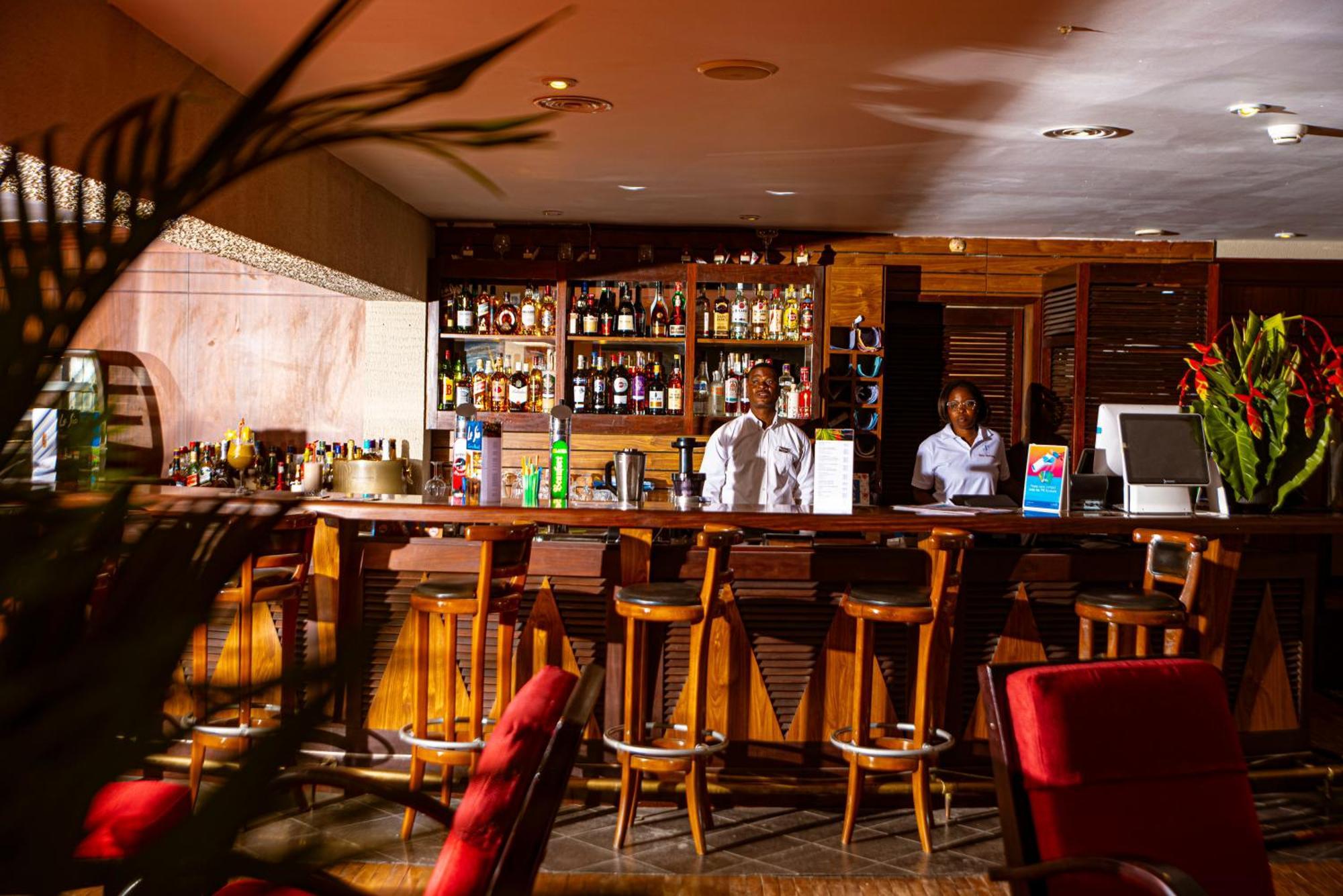 Hotel Sarakawa โลเม ภายนอก รูปภาพ